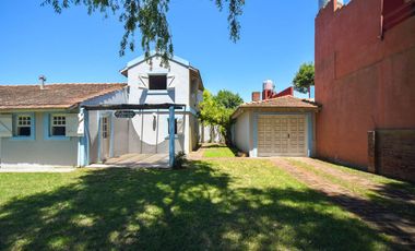 CASA 4 AMBIENTES CON PARQUE GARAGE SANTA CLARA
