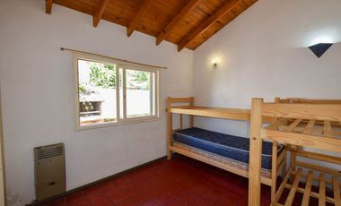 CASA 4 AMBIENTES CON PARQUE GARAGE SANTA CLARA