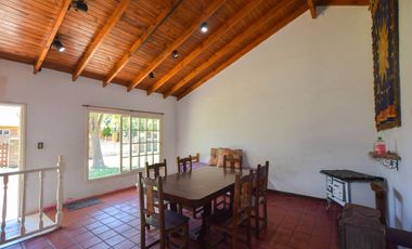 CASA 4 AMBIENTES CON PARQUE GARAGE SANTA CLARA