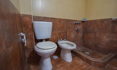CASA 4 AMBIENTES CON PARQUE GARAGE SANTA CLARA