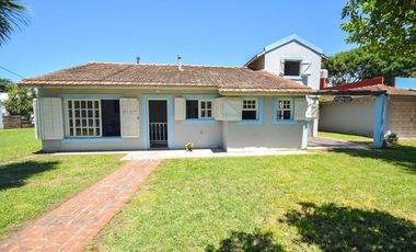 CASA 4 AMBIENTES CON PARQUE GARAGE SANTA CLARA