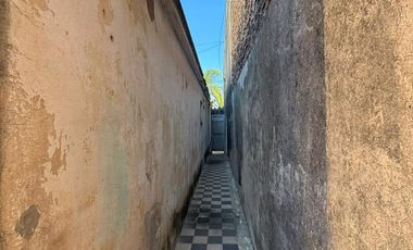Casa en venta en B° Sargento Cabral a refaccionar