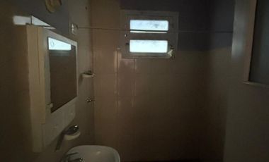 Casa en venta en B° Sargento Cabral a refaccionar