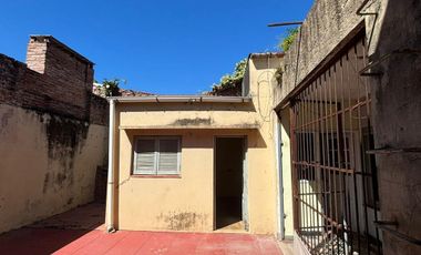 Casa en venta en B° Sargento Cabral a refaccionar