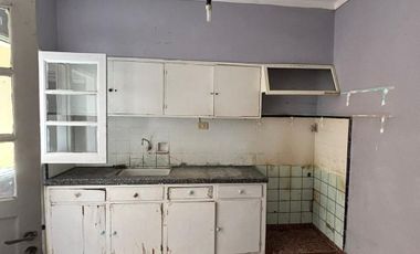 Casa en venta en B° Sargento Cabral a refaccionar