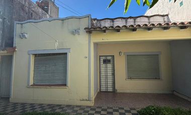 Casa en venta en B° Sargento Cabral a refaccionar