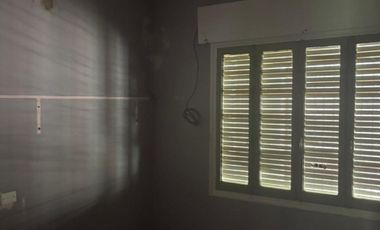Casa en venta en B° Sargento Cabral a refaccionar