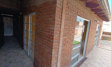 Venta casa 2 habitaciones con quincho y jardín