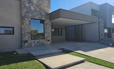 CASA A ESTRENAR EN VENTA BARRIO LAS RETAMAS MAIPÚ