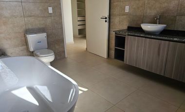 CASA A ESTRENAR EN VENTA BARRIO LAS RETAMAS MAIPÚ