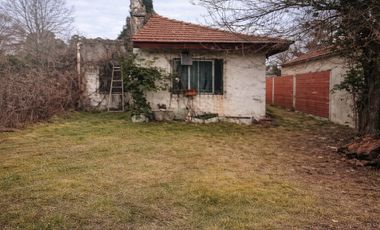 VENTA CASA 3 AMBIENTES MORENO C/JARDIN