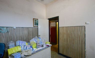 CASA MAS CONSULTORIOS EN FLORENCIO VARELA. PERMUTA