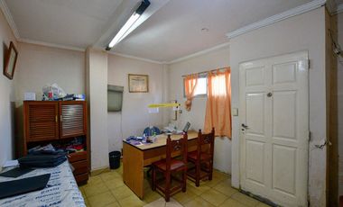 CASA MAS CONSULTORIOS EN FLORENCIO VARELA. PERMUTA