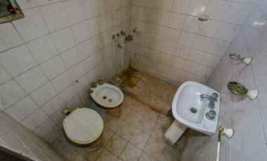 CASA MAS CONSULTORIOS EN FLORENCIO VARELA. PERMUTA