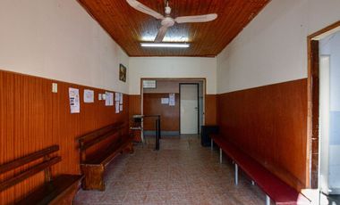 CASA MAS CONSULTORIOS EN FLORENCIO VARELA. PERMUTA