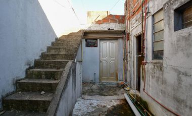 CASA MAS CONSULTORIOS EN FLORENCIO VARELA. PERMUTA