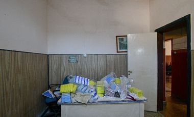 CASA MAS CONSULTORIOS EN FLORENCIO VARELA. PERMUTA