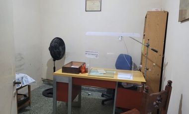CASA MAS CONSULTORIOS EN FLORENCIO VARELA. PERMUTA