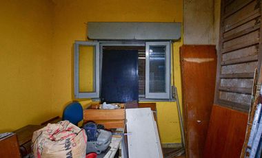 CASA MAS CONSULTORIOS EN FLORENCIO VARELA. PERMUTA