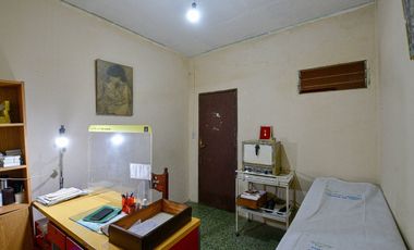 CASA MAS CONSULTORIOS EN FLORENCIO VARELA. PERMUTA