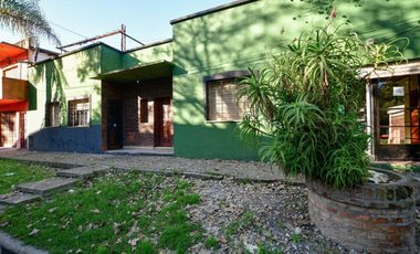 CASA MAS CONSULTORIOS EN FLORENCIO VARELA. PERMUTA