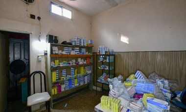 CASA MAS CONSULTORIOS EN FLORENCIO VARELA. PERMUTA