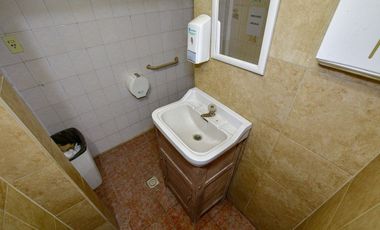 CASA MAS CONSULTORIOS EN FLORENCIO VARELA. PERMUTA