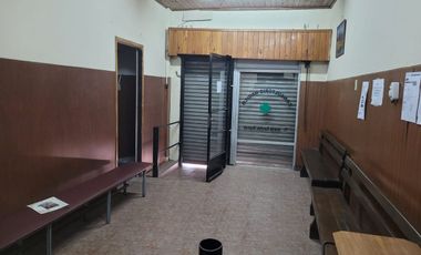 CASA MAS CONSULTORIOS EN FLORENCIO VARELA. PERMUTA