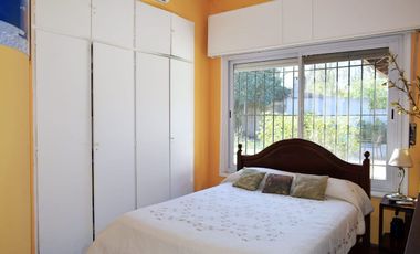 Casa 8 Ambientes en Lote 1751m con Pileta y Paddle