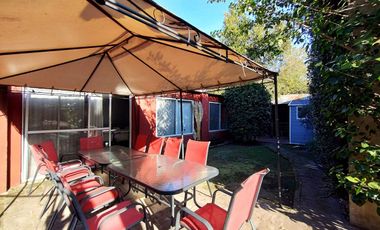 Casa 8 Ambientes en Lote 1751m con Pileta y Paddle
