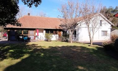 Casa 8 Ambientes en Lote 1751m con Pileta y Paddle