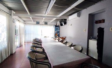 Casa 8 Ambientes en Lote 1751m con Pileta y Paddle