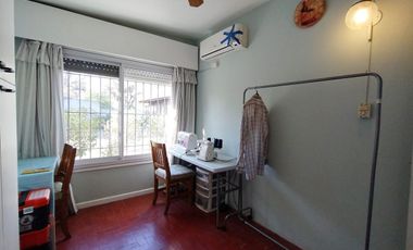 Casa 8 Ambientes en Lote 1751m con Pileta y Paddle