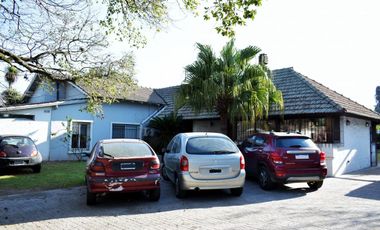 Casa 8 Ambientes en Lote 1751m con Pileta y Paddle
