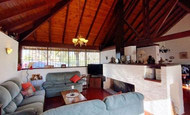 Casa 8 Ambientes en Lote 1751m con Pileta y Paddle