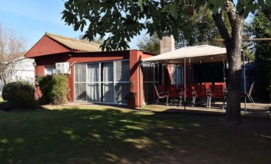 Casa 8 Ambientes en Lote 1751m con Pileta y Paddle