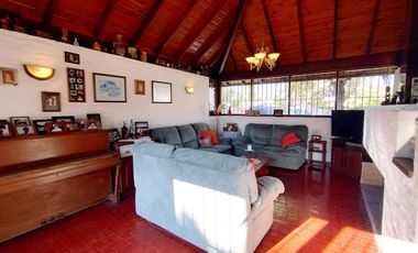 Casa 8 Ambientes en Lote 1751m con Pileta y Paddle