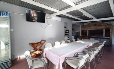 Casa 8 Ambientes en Lote 1751m con Pileta y Paddle