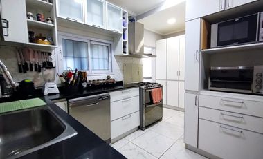 Casa 8 Ambientes en Lote 1751m con Pileta y Paddle