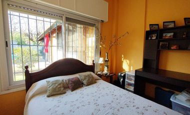 Casa 8 Ambientes en Lote 1751m con Pileta y Paddle