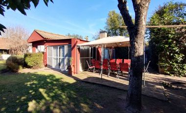 Casa 8 Ambientes en Lote 1751m con Pileta y Paddle