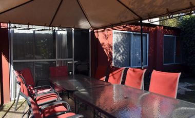 Casa 8 Ambientes en Lote 1751m con Pileta y Paddle