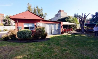 Casa 8 Ambientes en Lote 1751m con Pileta y Paddle