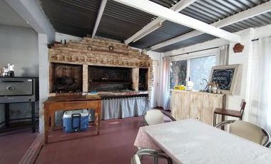Casa 8 Ambientes en Lote 1751m con Pileta y Paddle