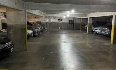 Cochera fija y cubierta en venta en Vicente López