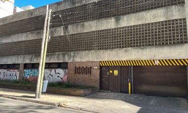 Cochera fija y cubierta en venta en Vicente López