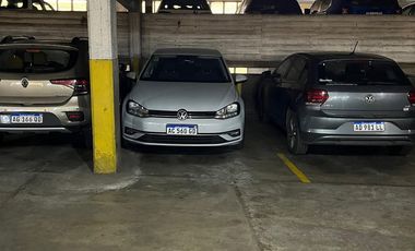 Cochera fija y cubierta en venta en Vicente López
