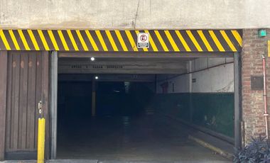Cochera fija y cubierta en venta en Vicente López