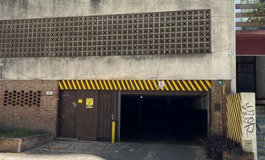 Cochera fija y cubierta en venta en Vicente López
