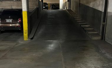 Cochera fija y cubierta en venta en Vicente López